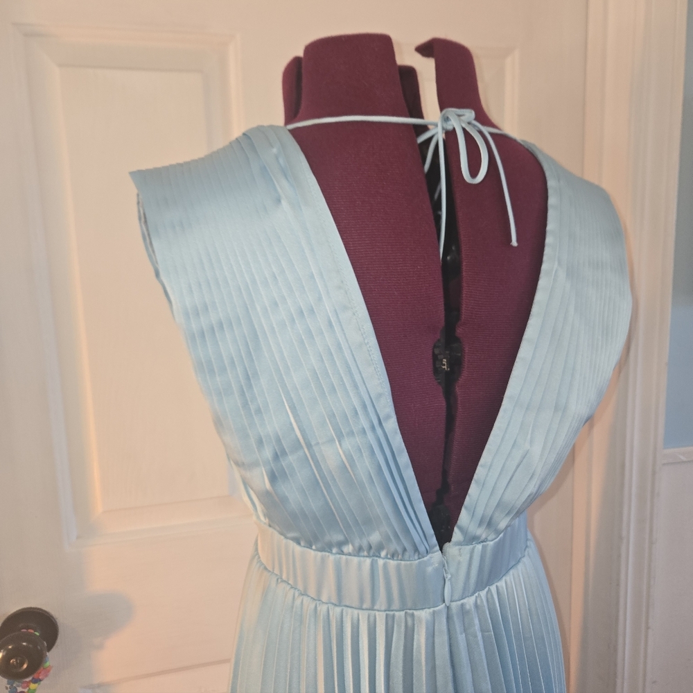 Abercrombie & Fitch Small Tall Light Blue Pleated Plunge Neckline Mini Dress - Picture 7 of 11